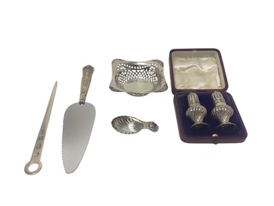 Lot 316 - Group of silver items to include a pair of Victorian silver pepperettes in a fitted case, (London 1897), silver bonbon dish, caddy spoon meat skewer and other items, 5ozs of weighable silver, (1...
