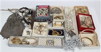 Lot 3376 - Quantity of vintage costume Jewellerylery -...