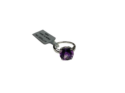 Lot 22 - 9ct white gold amethyst single stone ring