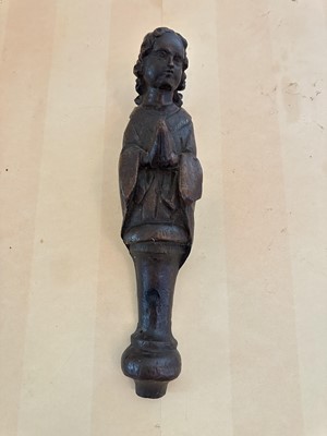 Lot 1521 - 17th / 18th century oak carving of a praying figure