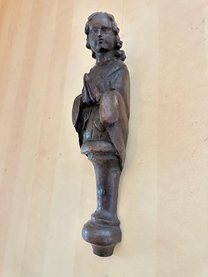 Lot 1521 - 17th / 18th century oak carving of a praying figure