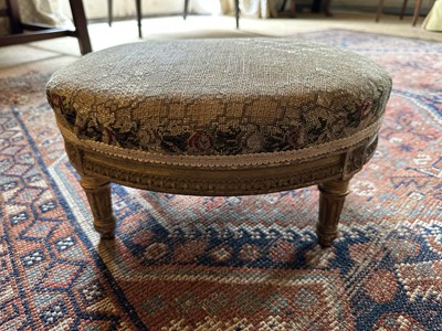 Lot 1535 - 19th century gilt framed oval foot stool with tapestry top, on fluted tapered legs, 35cm x 29cm