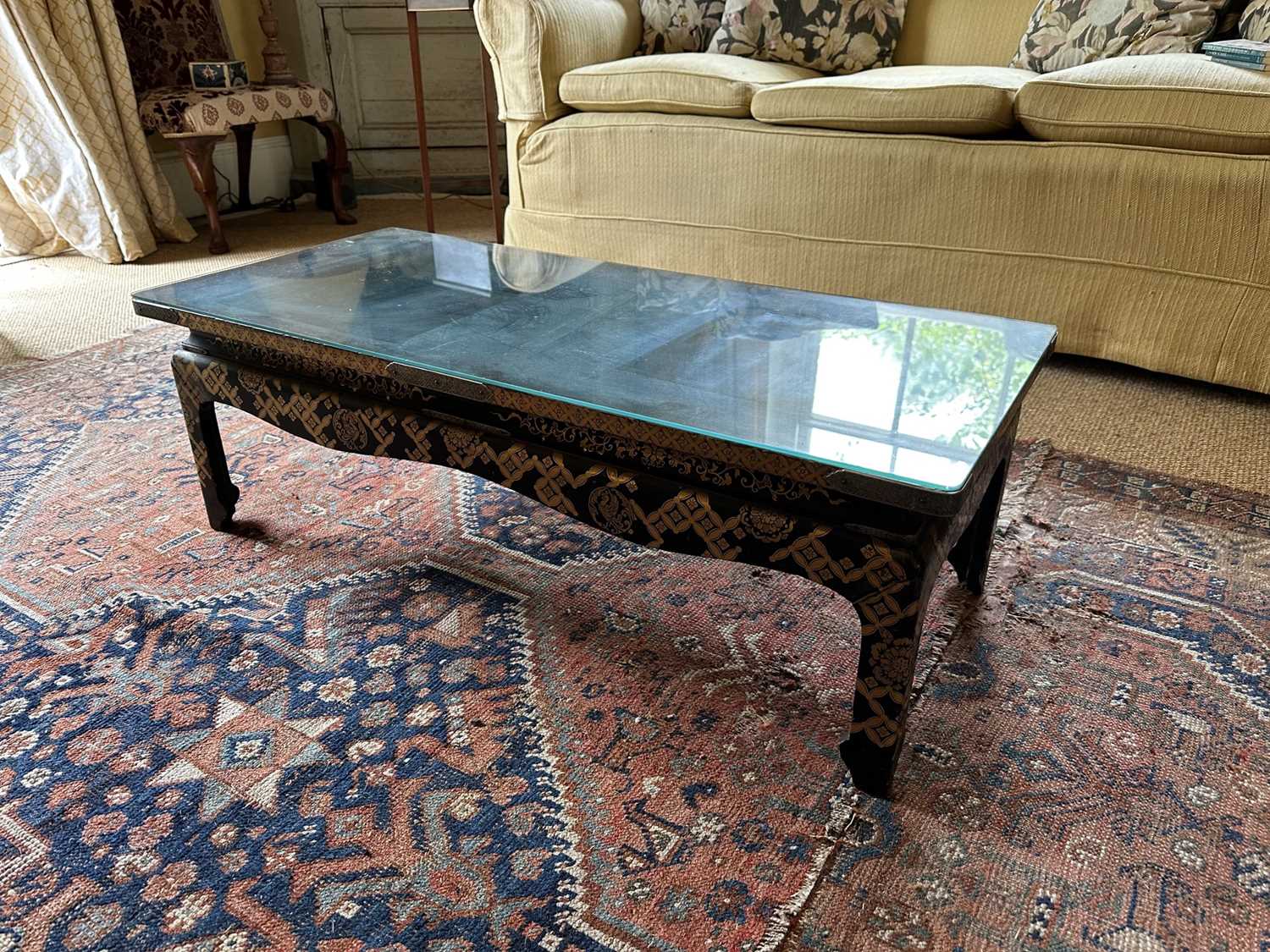 Lot 1536 - 1920s Chinese lacquer rectangular table with gilt decoration, on square legs