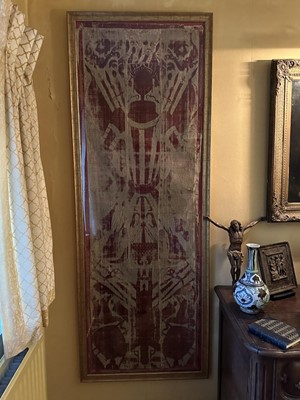 Lot 1573 - Pair of Italian late 17th / early 18th century cut velvet panels depicting trophies of arms, presented in glazed gilt frames