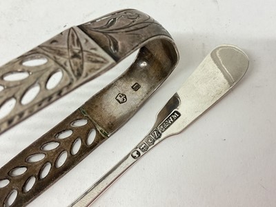 Lot 1600 - Victorian silver mustard pot with half reeded body and blue glass liner (London 1892), a Victorian Glasgow silver spoon and a pair of Georgian silver sugar tongs