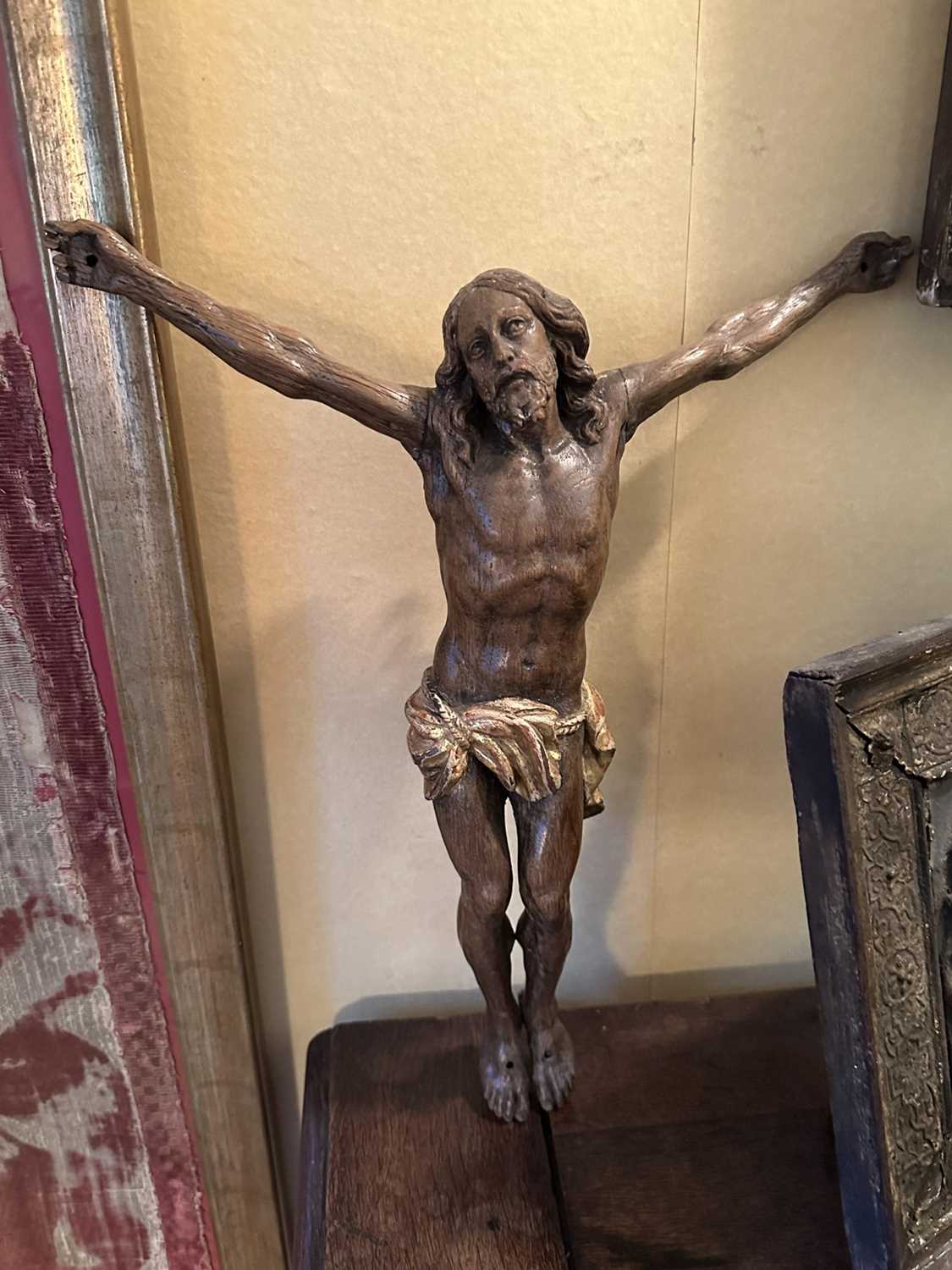Lot 1581 - Carved and giltwood corpus, 38cm high x 32cm wide