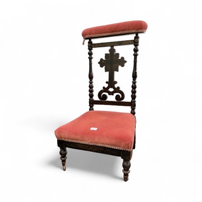 Lot 5314 - Victorian gilt and black lacquered prie-dieu chair, black lacquered with gilt heightening