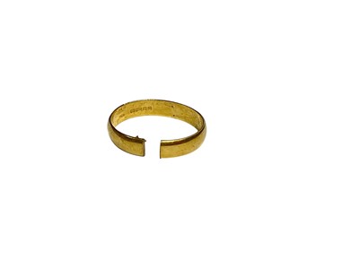 Lot 47 - 22ct gold wedding ring (cut)