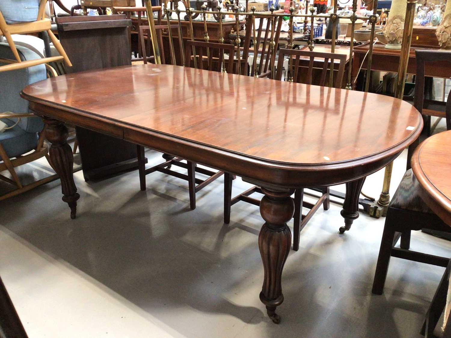 Lot 5370 - Modern extending dining table with one