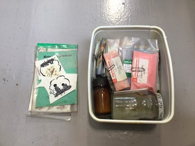 Lot 5163 - Uhlig enamelling kiln with accessories and pigments
