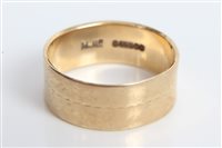 Lot 3397 - Gold (9ct) wedding ring, 3.7 grams