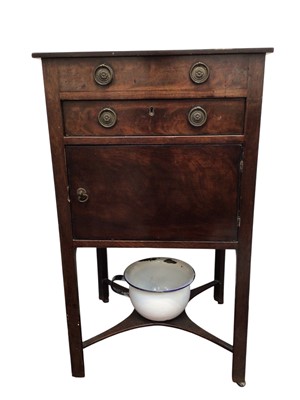 Lot 5370 - Georgian mahogany wash stand, 82.5cm tall