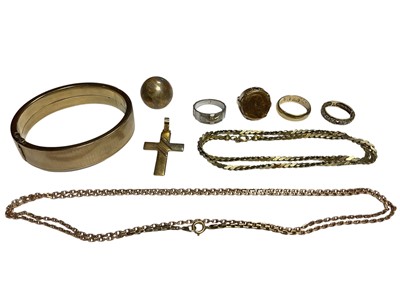 Lot 62 - Group of gold and yellow metal jewellery to include a gold half sovereign in ring mount etc