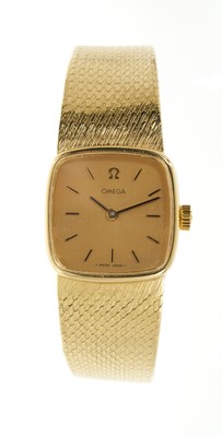 Lot 766 - Ladies' 18ct gold Omega wristwatch with an integral 18ct gold Milanese strap