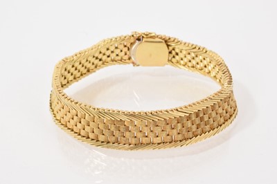 Lot 682 - 18ct gold bracelet