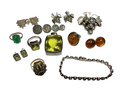 Lot 57 - Group of silver and white metal jewellery