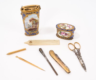Lot 854 - 18th century enamel etui