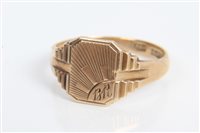 Lot 3419 - Art Deco gentlemen's gold (9ct) signet ring,...