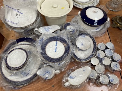 Lot 5091 - Royal Worcester Howard and Ventura pattern part dinner and tea services, mostly new in original packaging