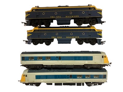 Lot 1767 - Tri-ang OO Gauge BR Blue Pullman Class 251 DMU Diesel locomotive 3 car set, Pullman Diesel locomotive 2 car set, Triang Railways 2 car set, plus other DMUs, all loose (1box)