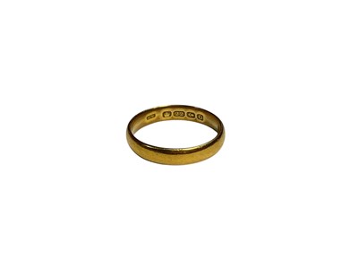 Lot 26 - 22ct gold wedding ring