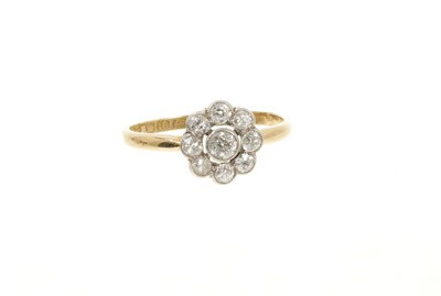 Lot 565 - Edwardian diamond cluster ring