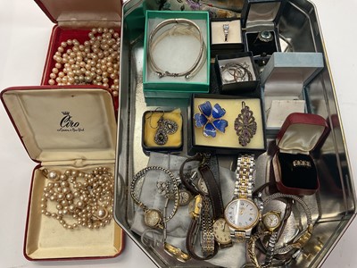 Lot 907 - Silver bangle, simulated pearl necklace with 9ct gold clasp, various gem set rings, vintage watches and costume jewellery