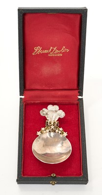 Lot 359 - Silver and enamel limited edition (No19) caddy spoon, London 1982. Stuart Devlin