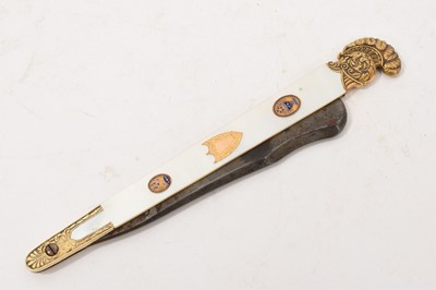Lot 946 - Fine quality early 19th century French Napoleonic Palais Royal straight razor