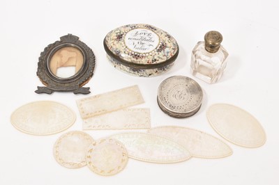 Lot 888 - George III silver box with engraved decoration, Samuel Pemberton, Birmingham 1793