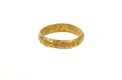 Lot 693 - 17th century yellow metal memento mori ring with engraved skull decoration