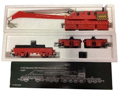 Lot 1781 - Hornby OO Gauge Operating Breakdown Crane, boxed R739, plus Peco tracking (qty)