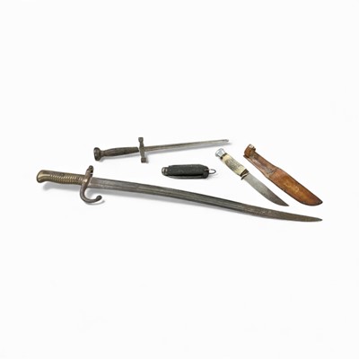 Lot 858 - French 1866 Chassepot Bayonet, dagger, knife and army penknife. (4)
