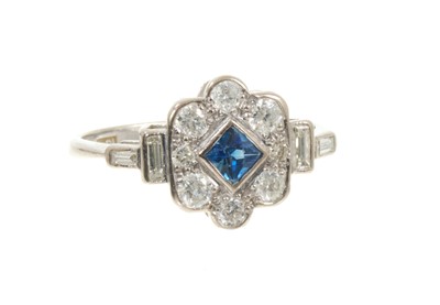 Lot 563 - Art Deco sapphire and diamond cluster ring