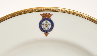 Lot 37 - T.R.H. The Duke and Duchess of York (later T.M. King George V and Queen Mary) fine Wedgwood dinner plate