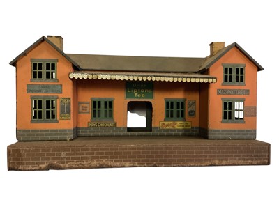 Lot 1792 - German made O Gauge tinplate station (1)