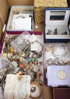 Lot 3467 - Quantity of vintage costume Jewellerylery,...