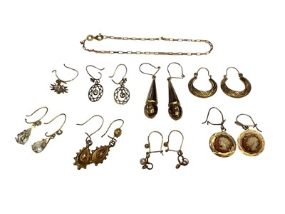 Lot 144 - Group of 9ct gold earrings and 9ct gold chain bracelet