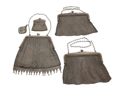 Lot 917 - Continental silver (800) mesh purse with a...