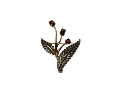 Lot 11 - Tiffany & Co silver and 18ct gold foliate brooch set with three garnet cabochons, stamped 750, 925, Italy and dated 2003 (London hallmarks)