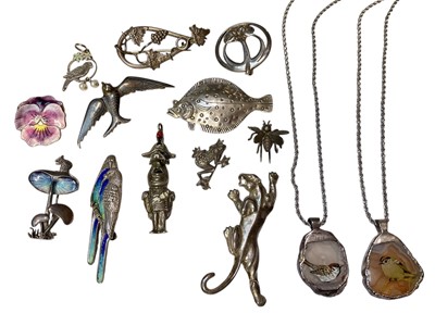 Lot 17 - Group of silver and white metal animal, fish, insect and bird brooches, an enamelled pansy brooch, two gem stone slices painted with birds, signed Rowley Collier, in silver pendant mounts on cha...