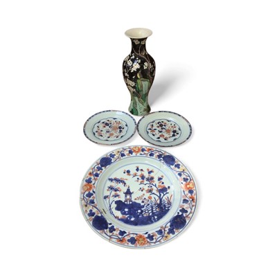 Lot 5024 - Chinese Imari porcelain dish, Kangxi period, 36cm diameter, together with two similar plates, and a famille noire vase (4)