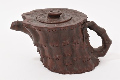 Lot 260 - Chinese Yixing teapot and cover