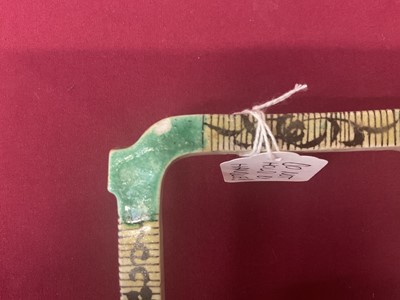 Lot 53 - Chinese famille verte tea kettle and cover, Kangxi