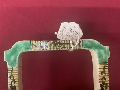 Lot 53 - Chinese famille verte tea kettle and cover, Kangxi