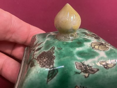 Lot 53 - Chinese famille verte tea kettle and cover, Kangxi