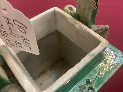 Lot 53 - Chinese famille verte tea kettle and cover, Kangxi