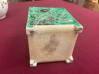 Lot 53 - Chinese famille verte tea kettle and cover, Kangxi