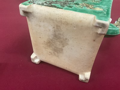 Lot 53 - Chinese famille verte tea kettle and cover, Kangxi