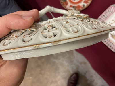 Lot 65 - Worcester chestnut basket, cover and stand, decorated in gilt, circa 1770